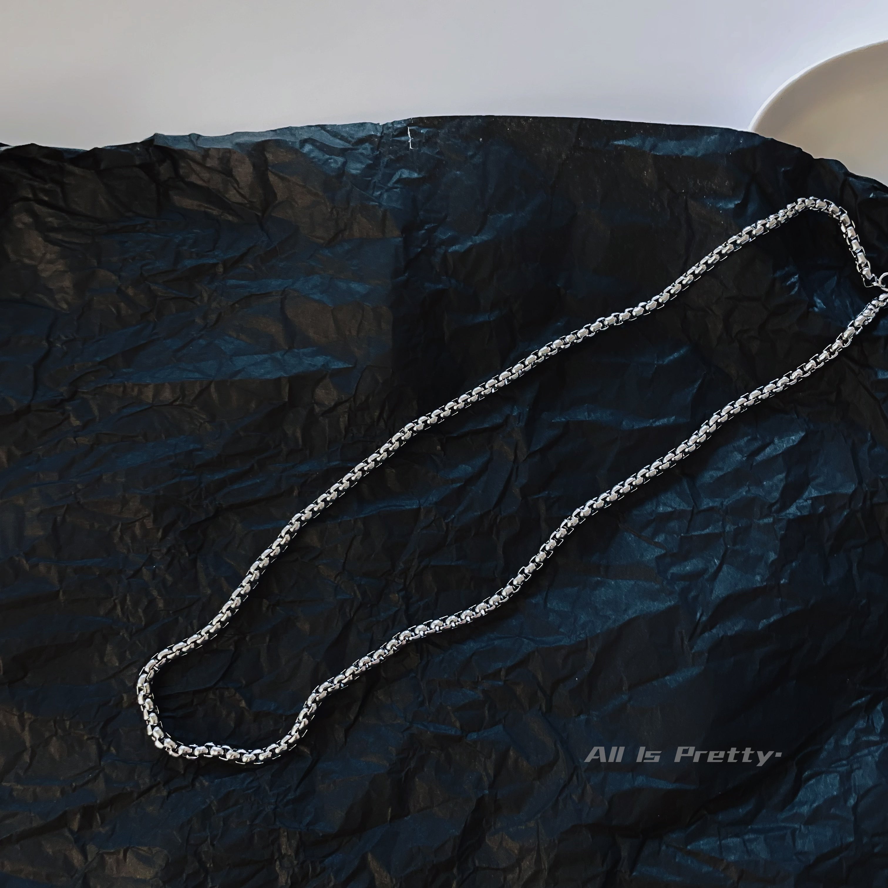 Round box chain necklace
