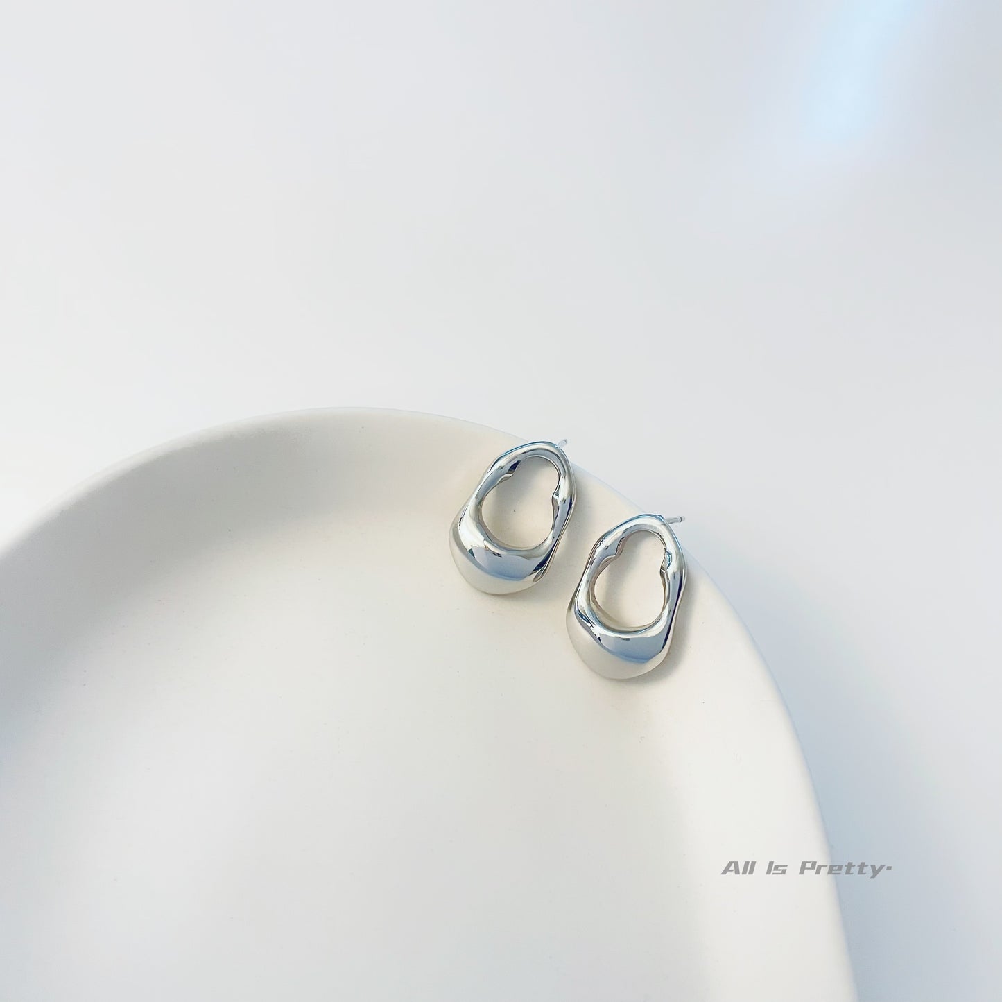 Minimalist style stud earrings